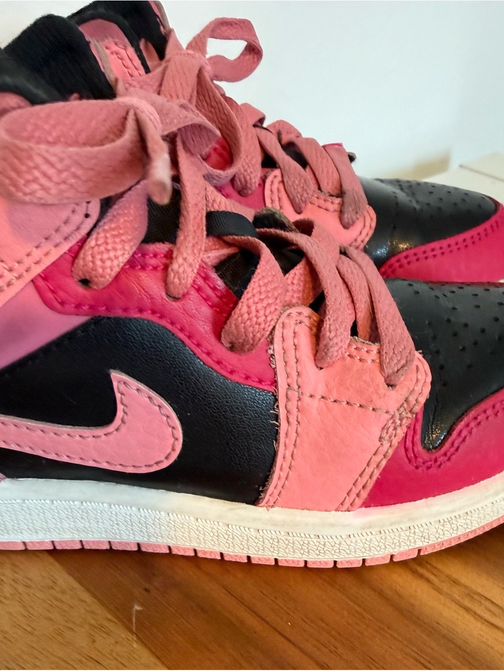 Nike Air Jordan 1 Mid Shoes Size 11C Pink Basketball Sneakers 640734-662 Child - Picture 7 of 10